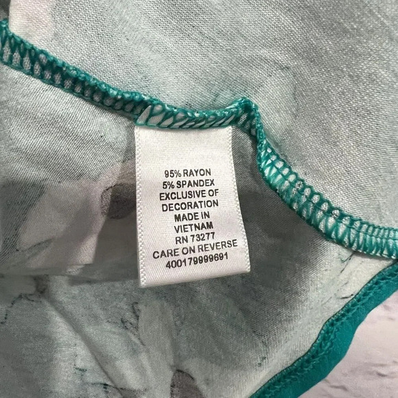 Elle Size Medium Peplum Top Green Floral Pattern 3/4 Sleeve Flowy Stretch - Picture 7 of 9